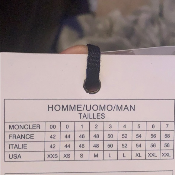 Moncler T-Shirt (authentic) - Picture 4 of 4